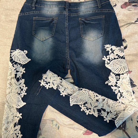 XXL-Women's Skinny Fit Hollow Out Lace Contrast Jeans - Picture 4 of 9
